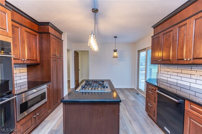 Building Photo - 17016 Greenwood Dr