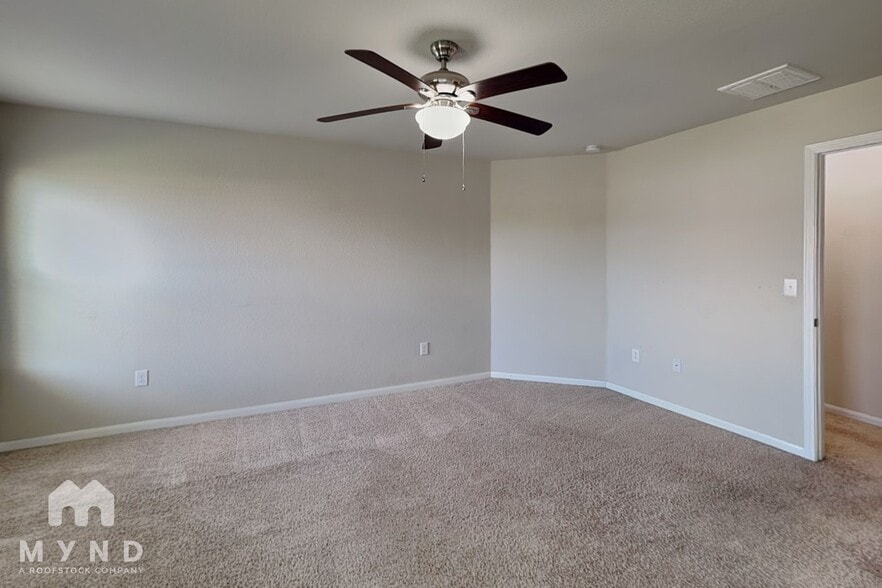 Building Photo - 717 Pinnacle Dr