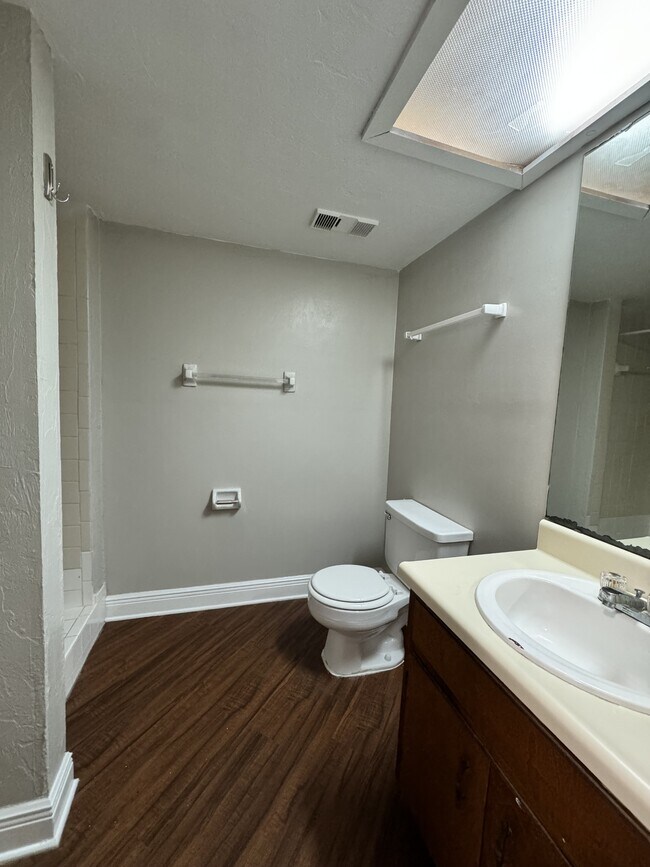 Building Photo - 1211 Stone Green Ct