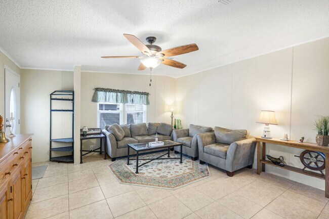 Building Photo - Furnished 2BR/2BA Home in Jamaica Bay Vill...