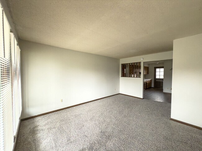 Building Photo - 2447-2447 E Heying Dr