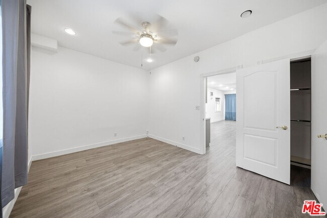 Building Photo - 5760 Melrose Ave