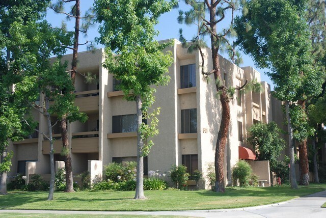 Primary Photo - 55+ Senior Living Upgraded 1 BR 1 BA Gated...