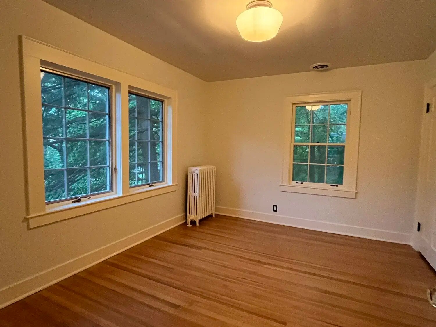 Building Photo - 1300 E 1st St