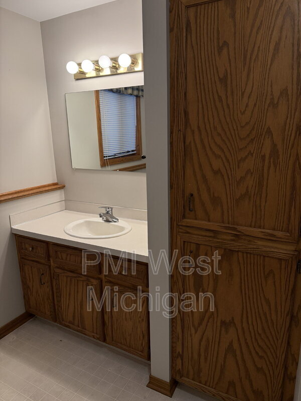 Building Photo - 513 24th Ave