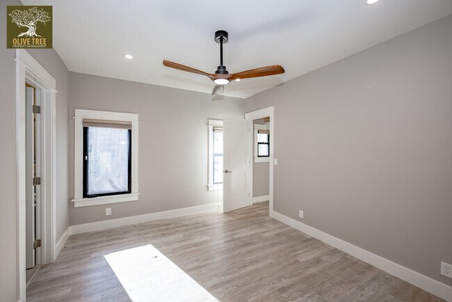 Building Photo - Luxury Ground-Level 2bed/2bath Unit | Fully Renovated | Walkable Pasadena Location