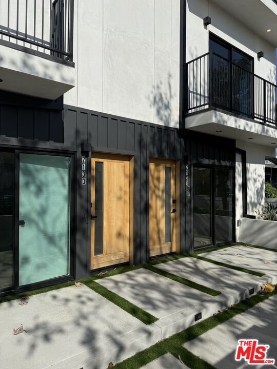 Building Photo - 2135 S Longwood Ave