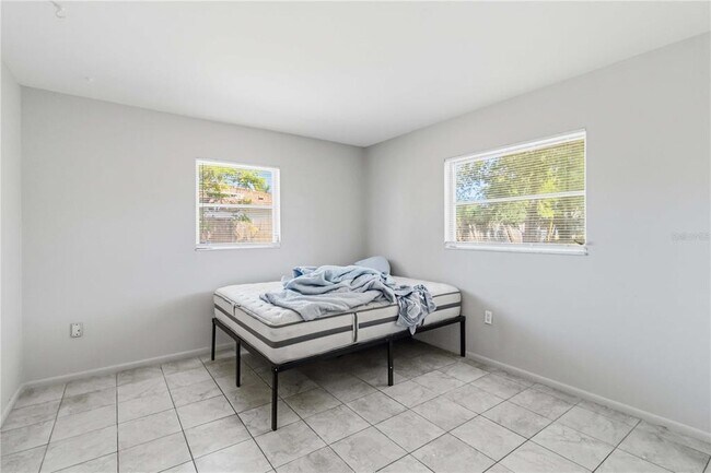 Building Photo - 304 Lantana Ave