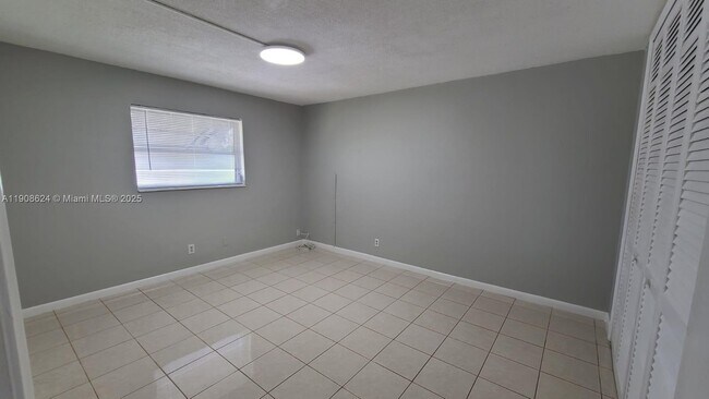 Building Photo - 1715 Wiley St