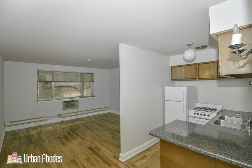 Building Photo - 648 W Wrightwood Ave