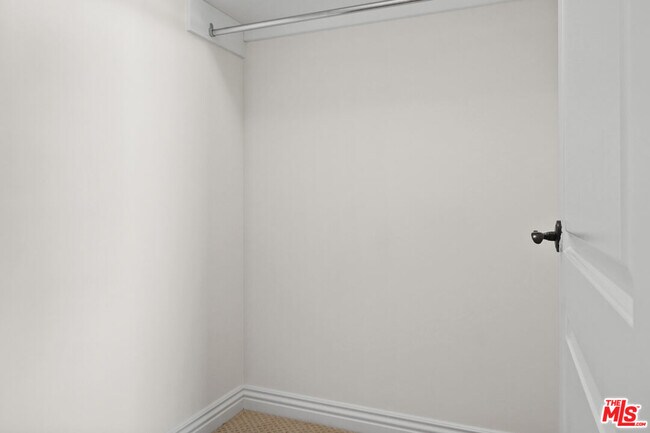 Building Photo - 1050 N Edinburgh Ave