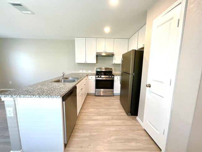 Building Photo - *MOVE IN SPECIAL* Modern Two-Story Home with Garage & Fenced Yard!