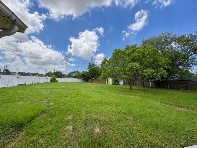 Building Photo - 21454 Park Bishop Dr
