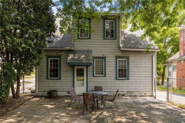 Building Photo - 448 Buckingham Ave
