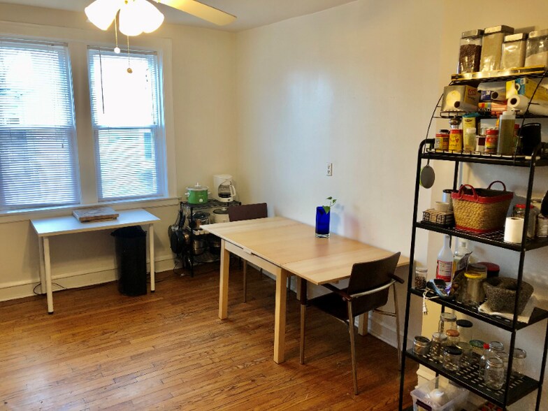 Building Photo - 5031 N Harding Ave