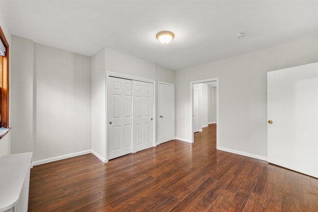 Building Photo - 37 Pearsall Ave