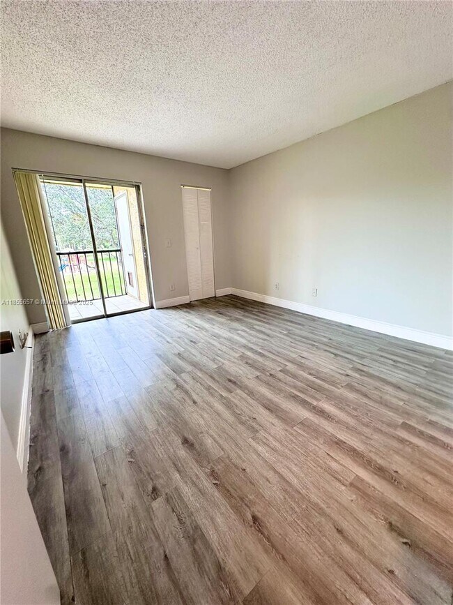 Building Photo - 120 Meadows Cir