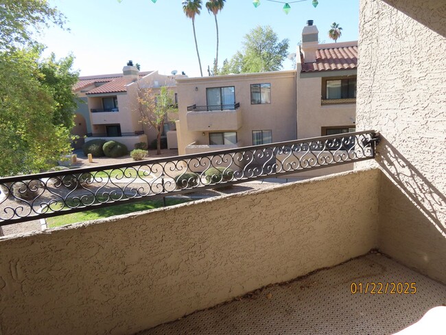 Building Photo - Beautiful 2 Bedroom 2 bath Condo In Scotts...