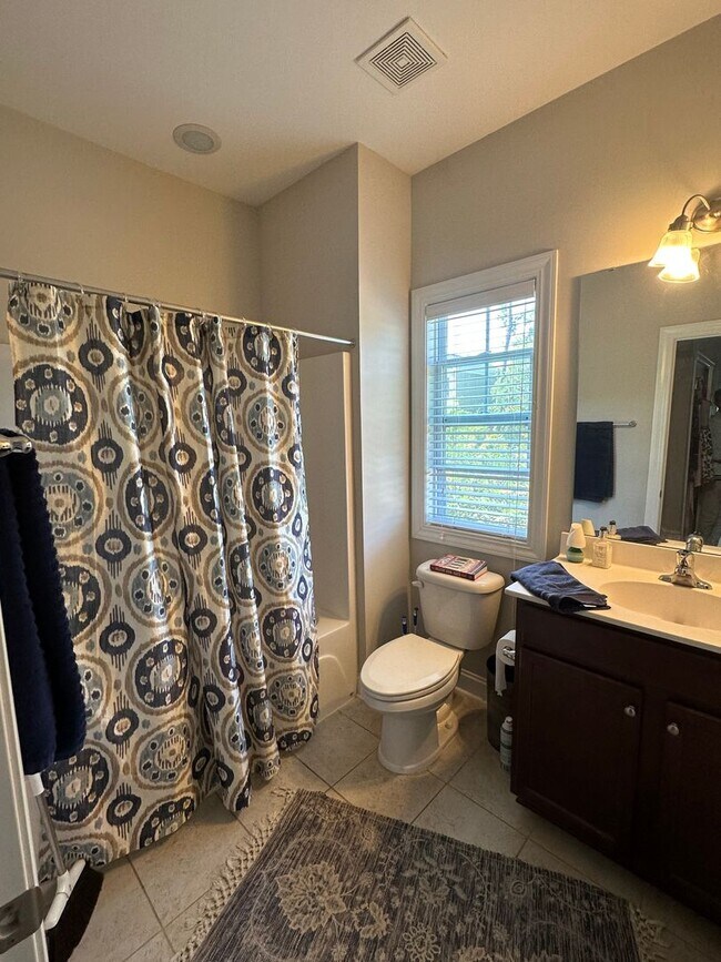 Building Photo - Updated Three Bedroom Townhome in West Ashley