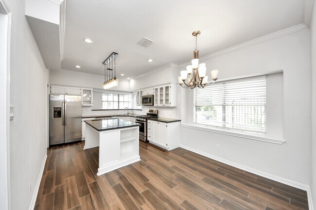 Building Photo - 5310 Oak Cove Dr