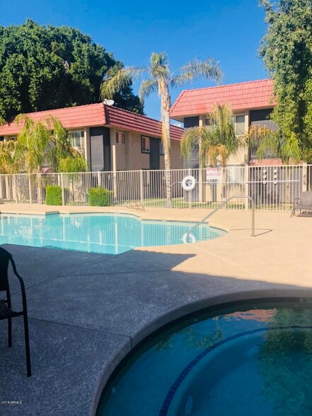 Building Photo - 700 W University Dr