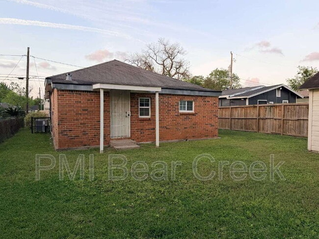 Building Photo - 3014 Rosalie St