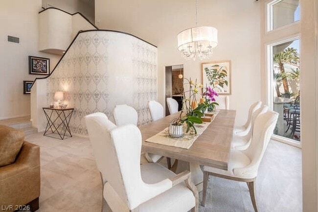 Building Photo - 8856 Rainbow Ridge Dr