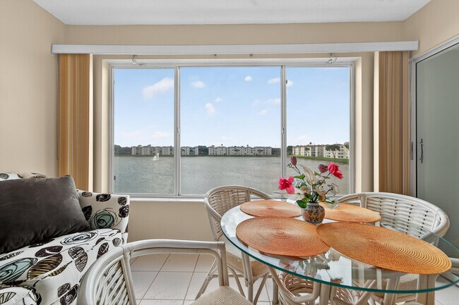 Building Photo - 14095 Royal Vista Dr