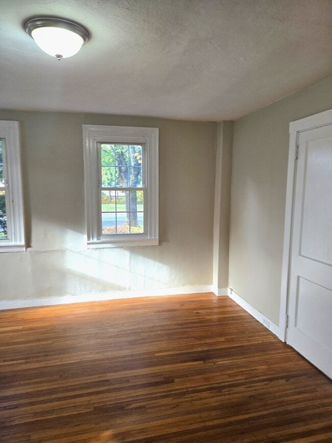 Building Photo - 363 Waterman Ave