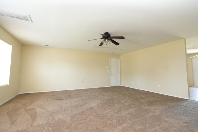Building Photo - Lovely home situated on a cul-de-sac