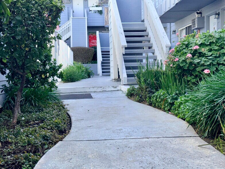 Building Photo - 20930 Parthenia St