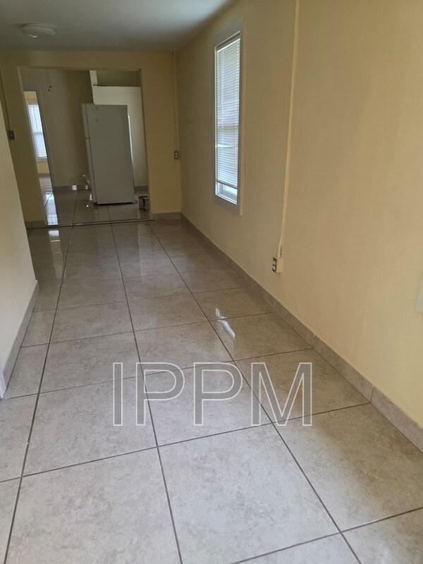 Building Photo - 902 N D St