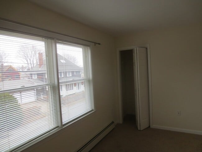 Building Photo - 7 J St