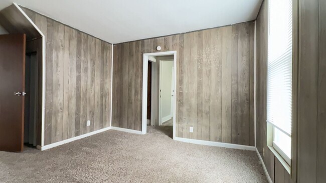 Building Photo - Beautiful Muncie Property!
