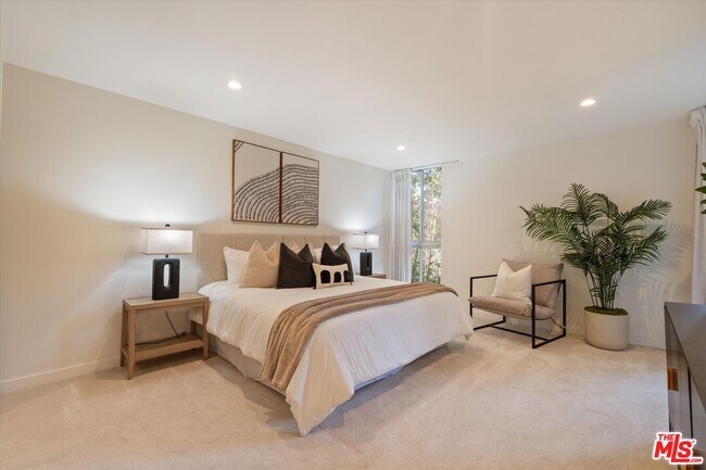 Building Photo - 850 Kings Rd