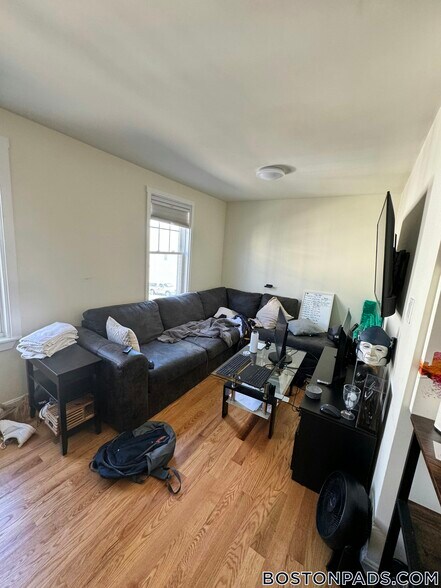 Building Photo - 525 E 3rd St