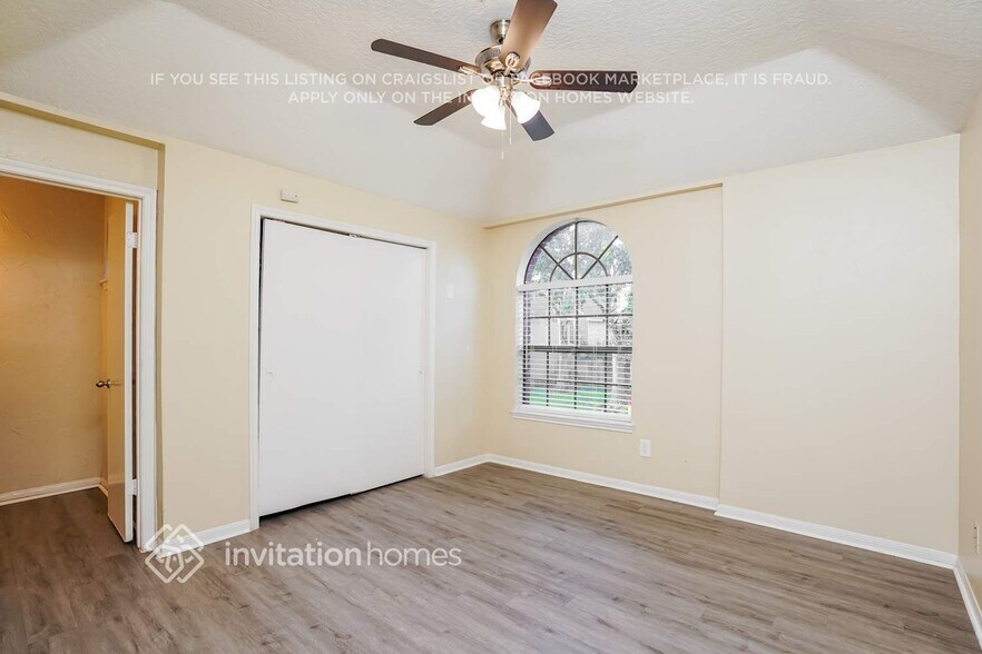 Building Photo - 14635 S Hearthstone Green Dr