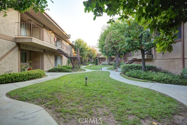 Building Photo - 313 S Almansor St