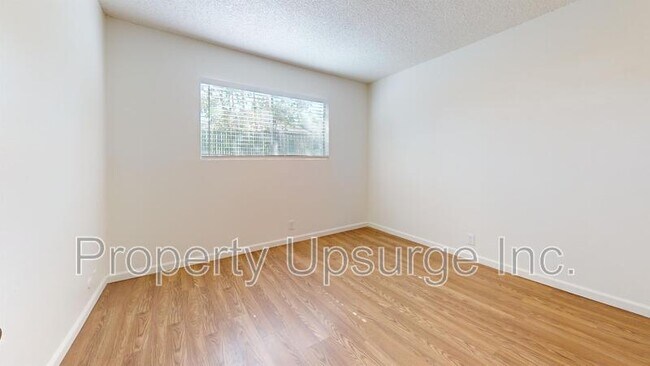 Building Photo - 445 Nelson Ave