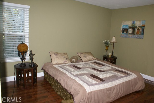Building Photo - 23732 Hillhurst Dr