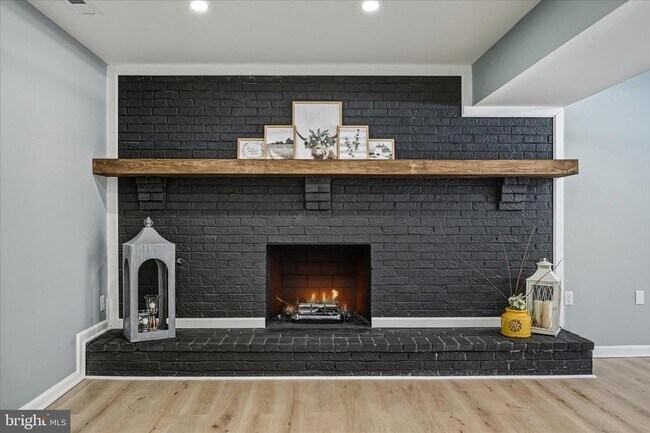 Building Photo - 110 Elaine Dr