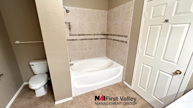 Building Photo - *****Half off First Months Rent ***** 3 Be...