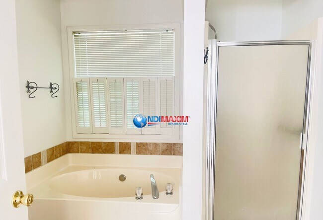 Building Photo - Spacious ranch in the DISCOVERY cluster in...