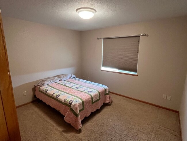 Building Photo - ~ APPLICATIONS PENDING ~ 4 Bedroom, 3 Bath...