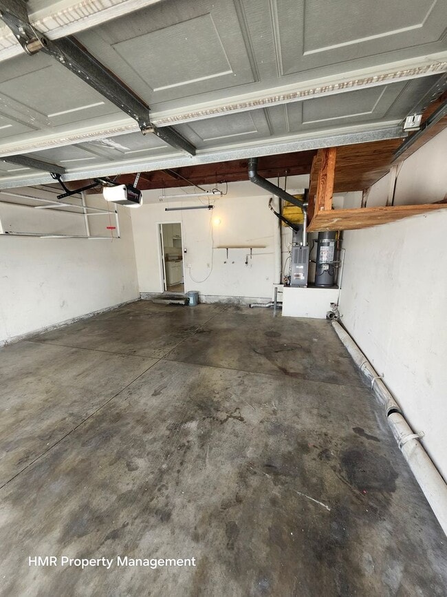 Building Photo - Two-Story condo in Ontario