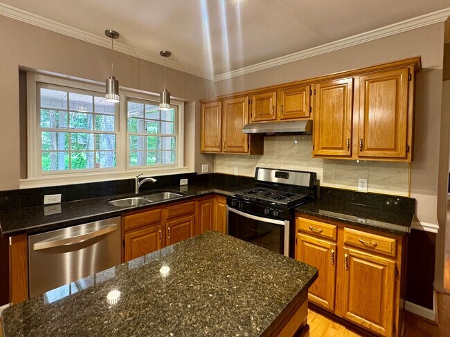 Building Photo - 4 Bed | 2.5 Bath House in Chapel Hill