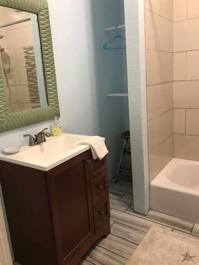 Building Photo - 2521 Avenue Q