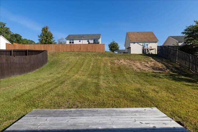 Building Photo - 170 Wistaria Dr