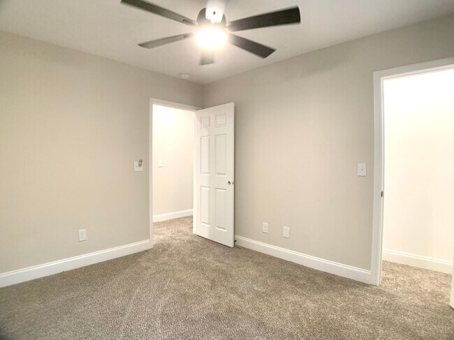 Building Photo - 917 Sinclair Dr