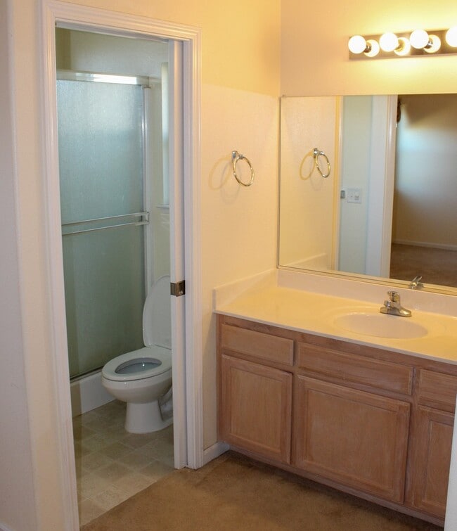 Building Photo - 3 Bedroom, 2 Bath With Appliances
